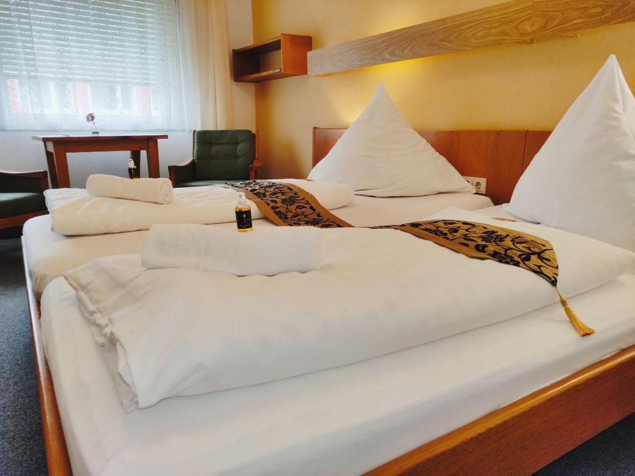 City Hotel Pforzheim Ruang foto