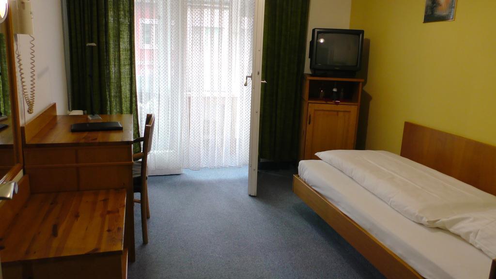 City Hotel Pforzheim Ruang foto