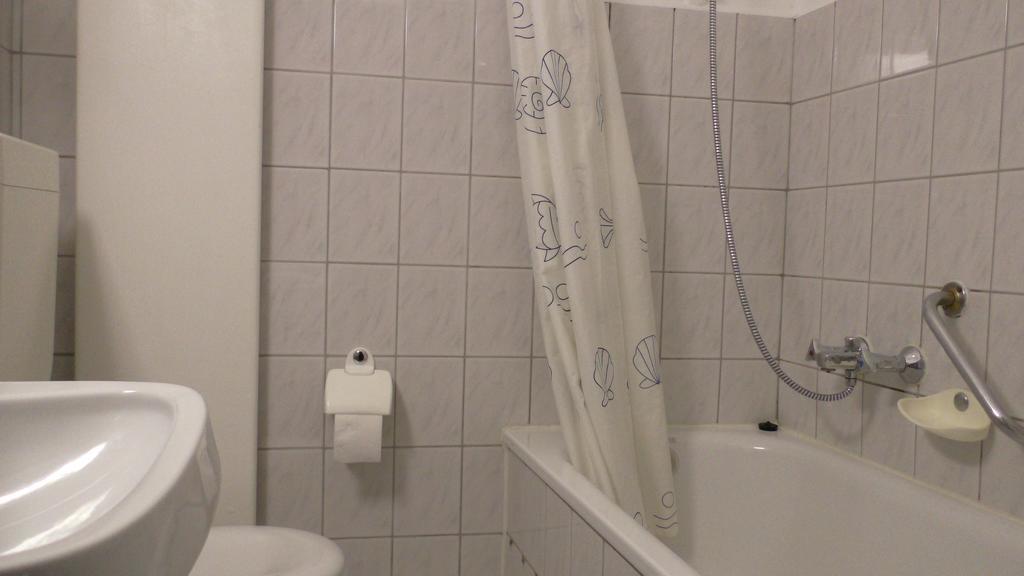 City Hotel Pforzheim Ruang foto